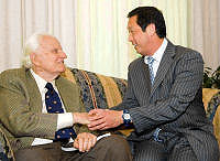 Dr. Lam with former US president, Bill Clinton